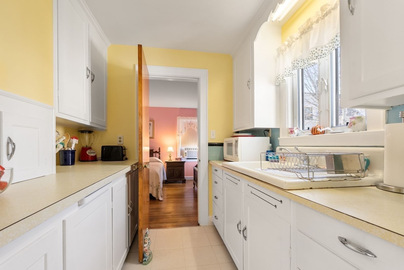 64 County St Peabody — Photo 3 of 26
