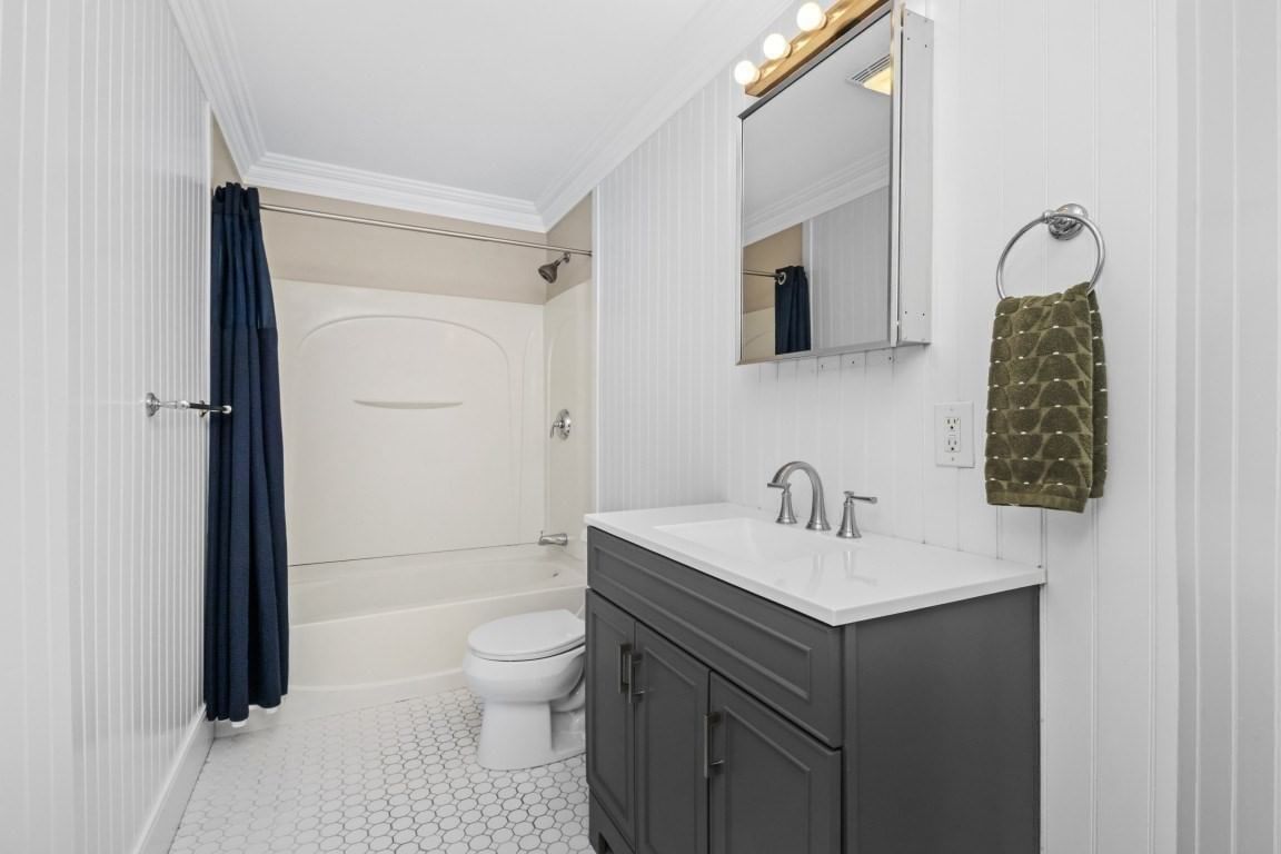 421 E 3rd St #1 Boston — Photo 10 of 27