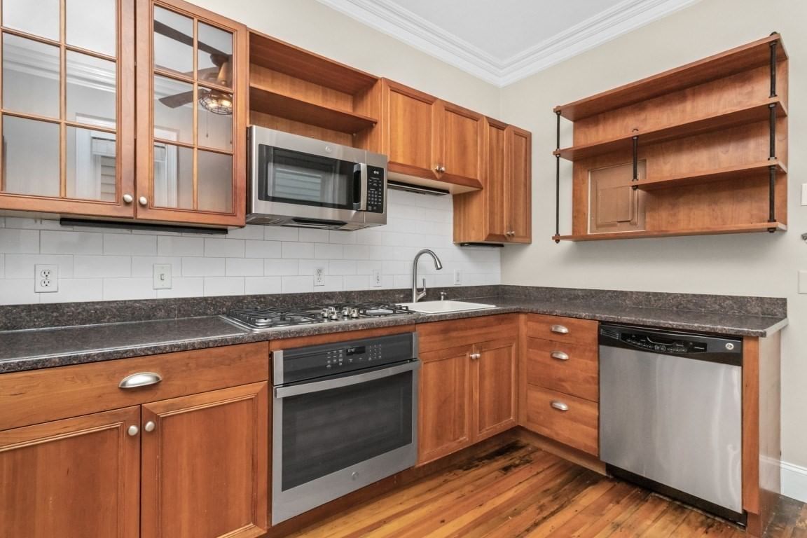 421 E 3rd St #1 Boston — Photo 5 of 27