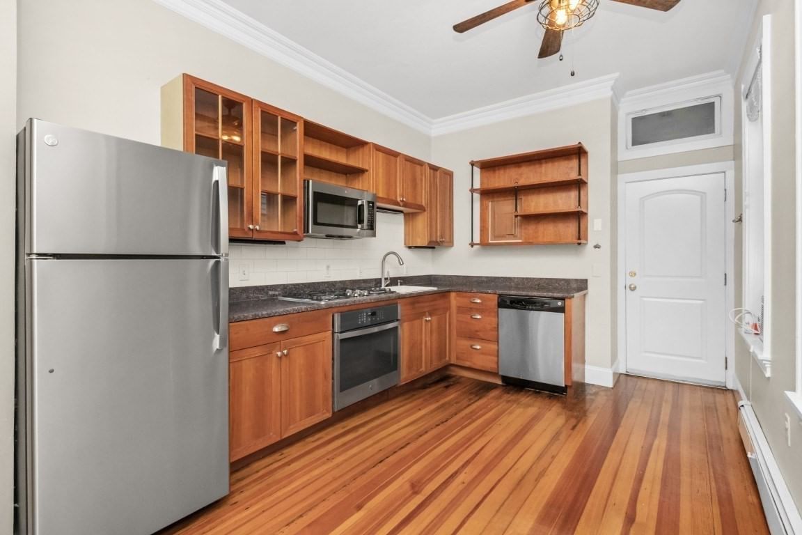 421 E 3rd St #1 Boston — Photo 7 of 27