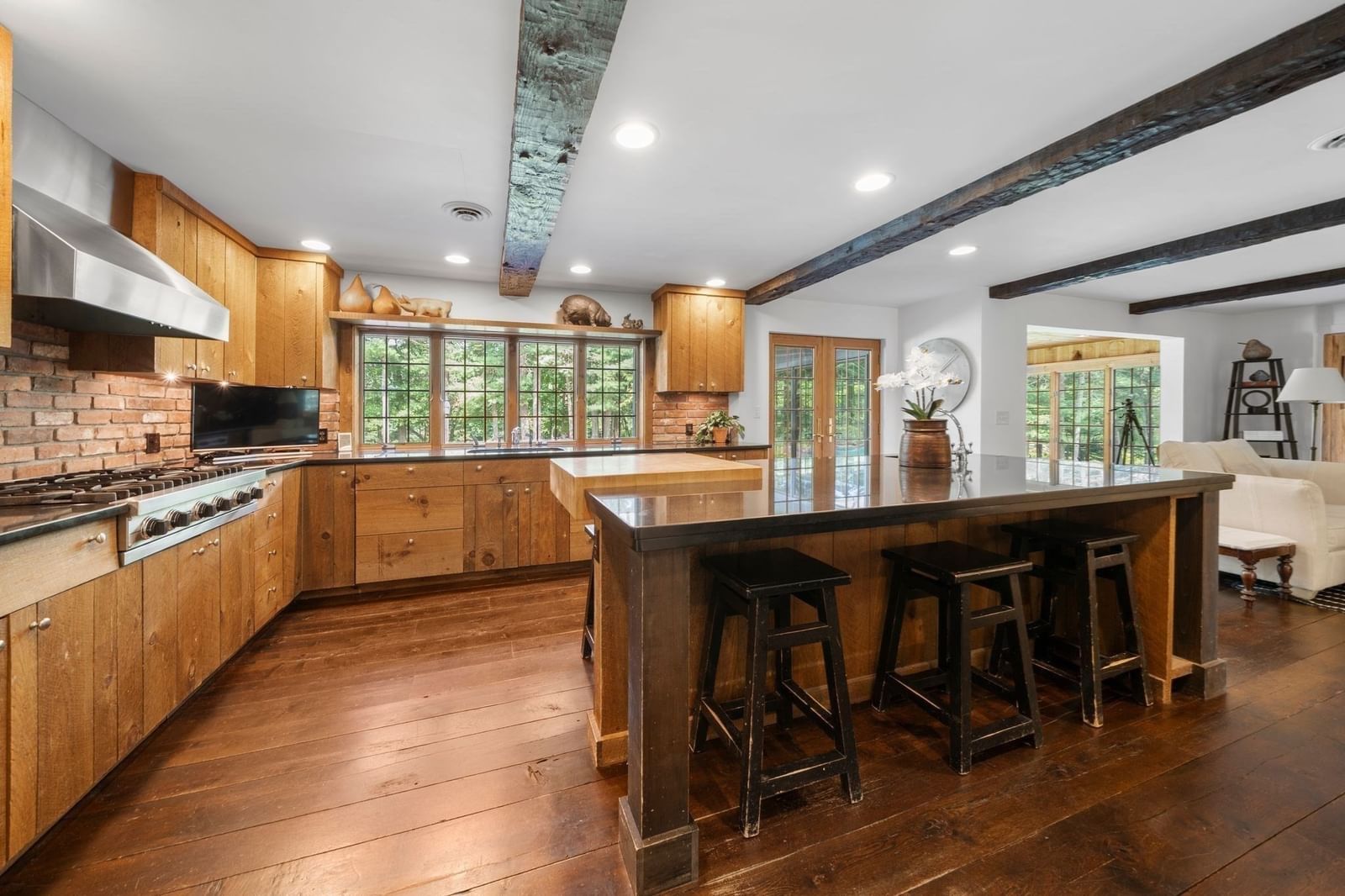 225 Mill Street Raynham — Photo 5 of 42
