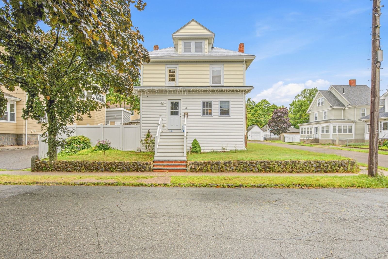 3 Florence Quincy — Photo 2 of 28