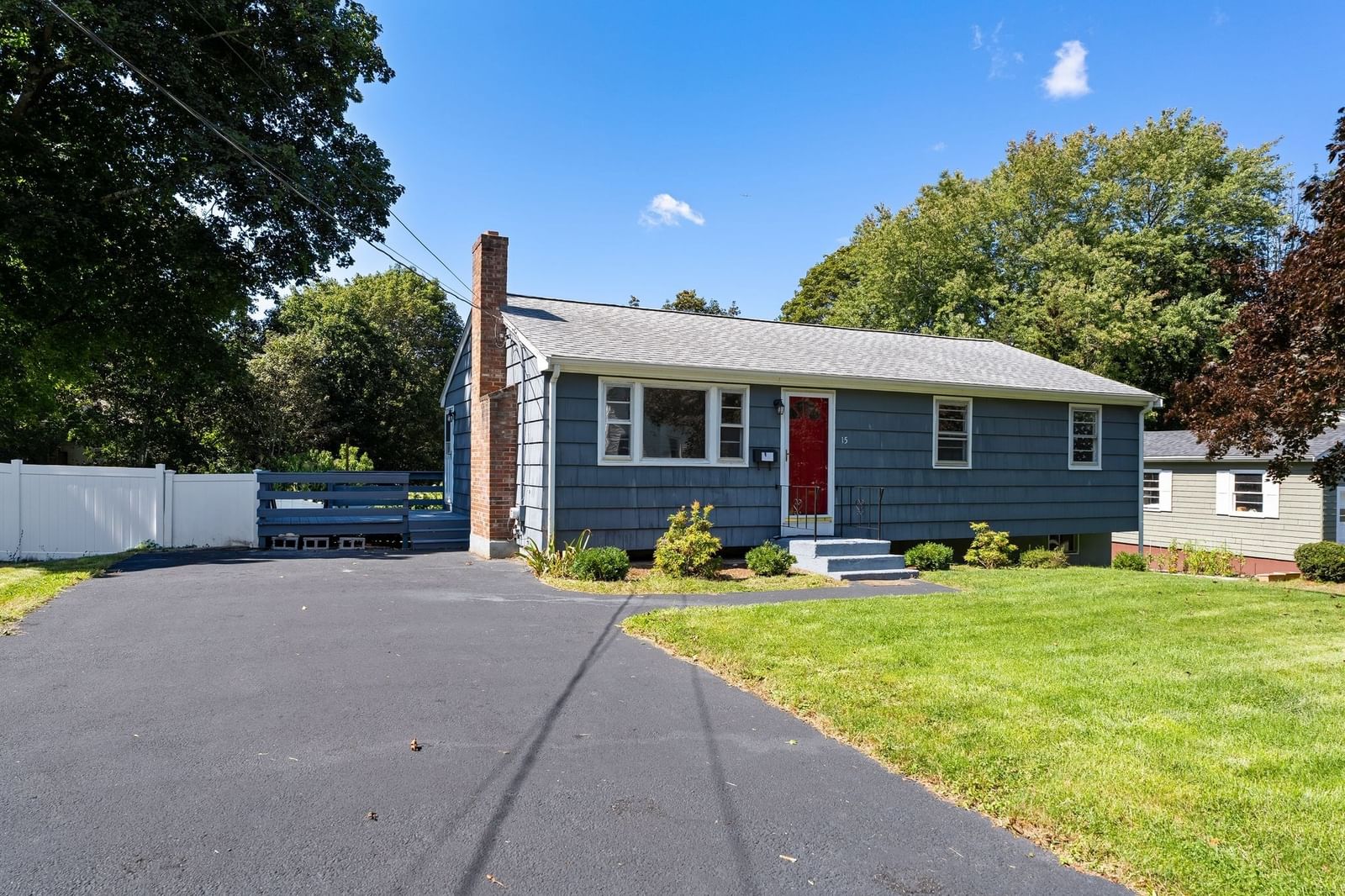 15 Bradford St Stoughton — Photo 2 of 42
