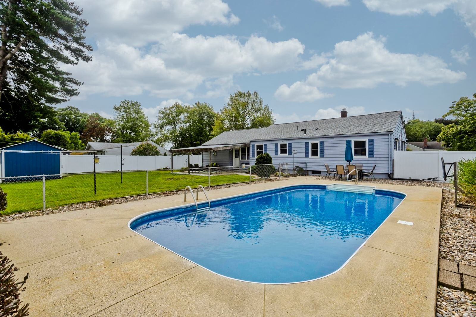41 Dartmouth St Agawam — Photo 4 of 26