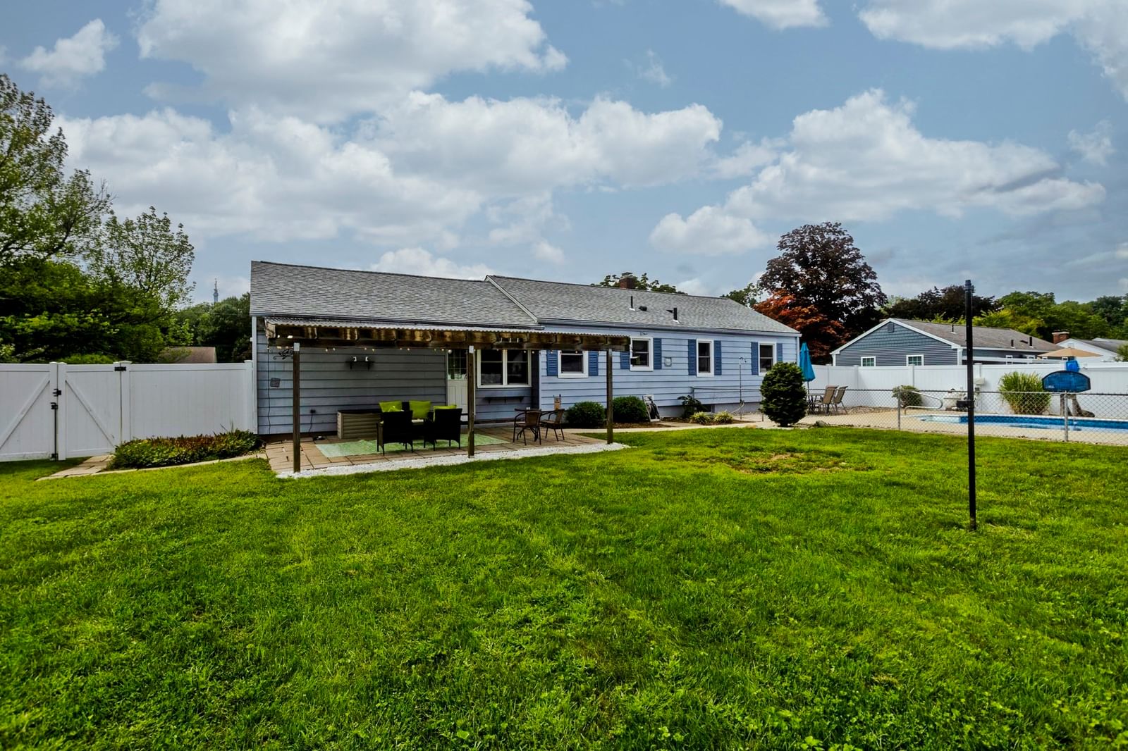 41 Dartmouth St Agawam — Photo 7 of 26