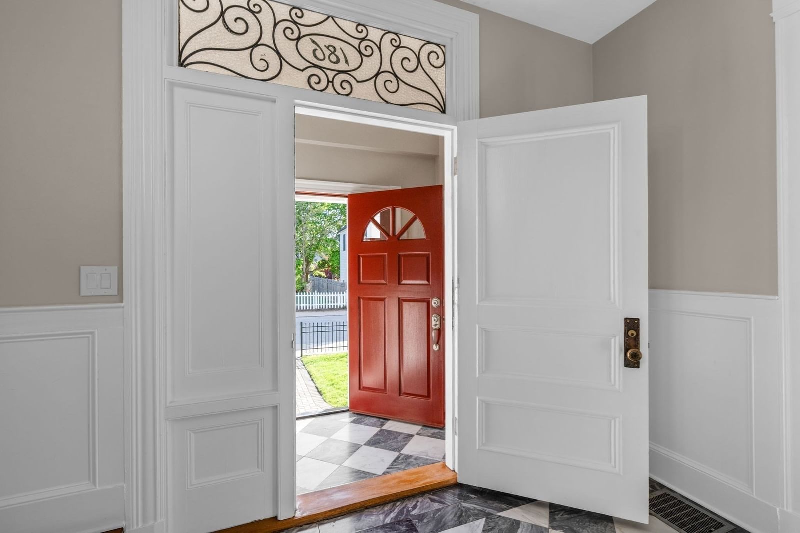 186 Temple St Boston — Photo 11 of 42