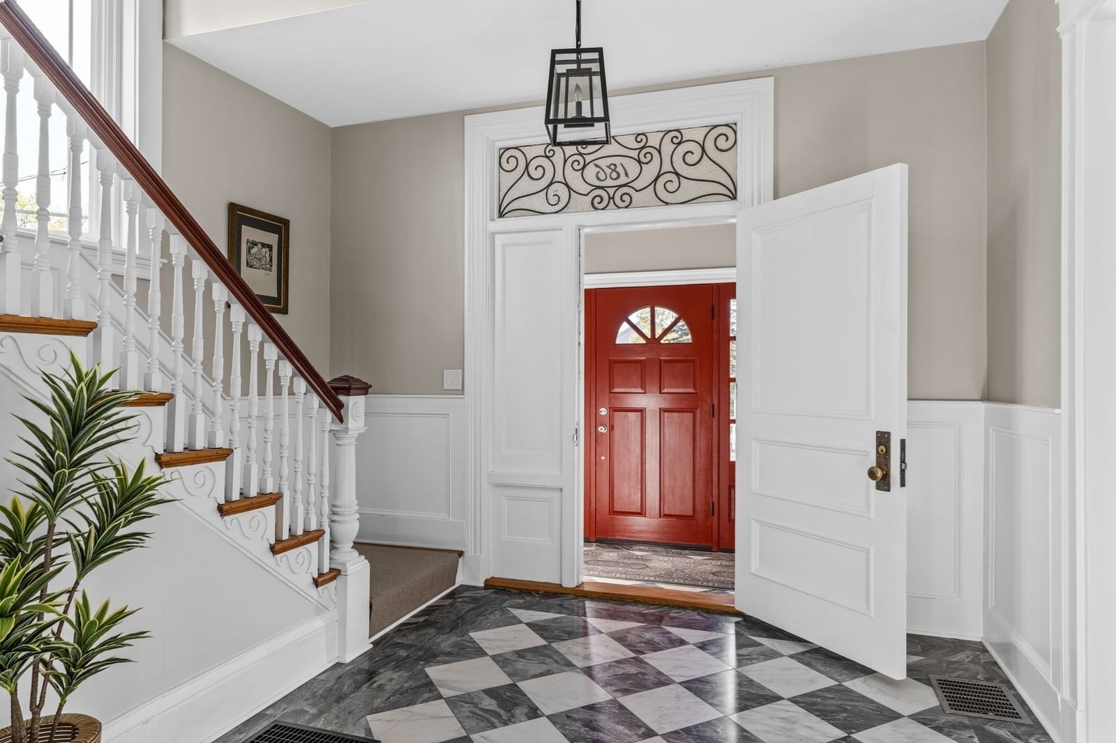 186 Temple St Boston — Photo 13 of 42