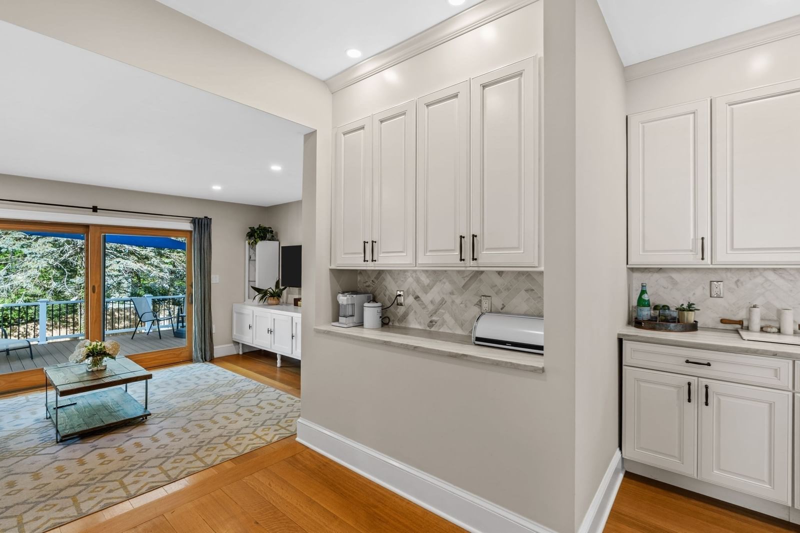 186 Temple St Boston — Photo 3 of 42
