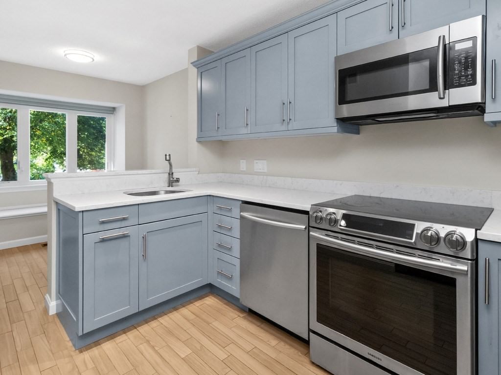 33 Bishops Forest Drive #33 Waltham — Photo 4 of 41