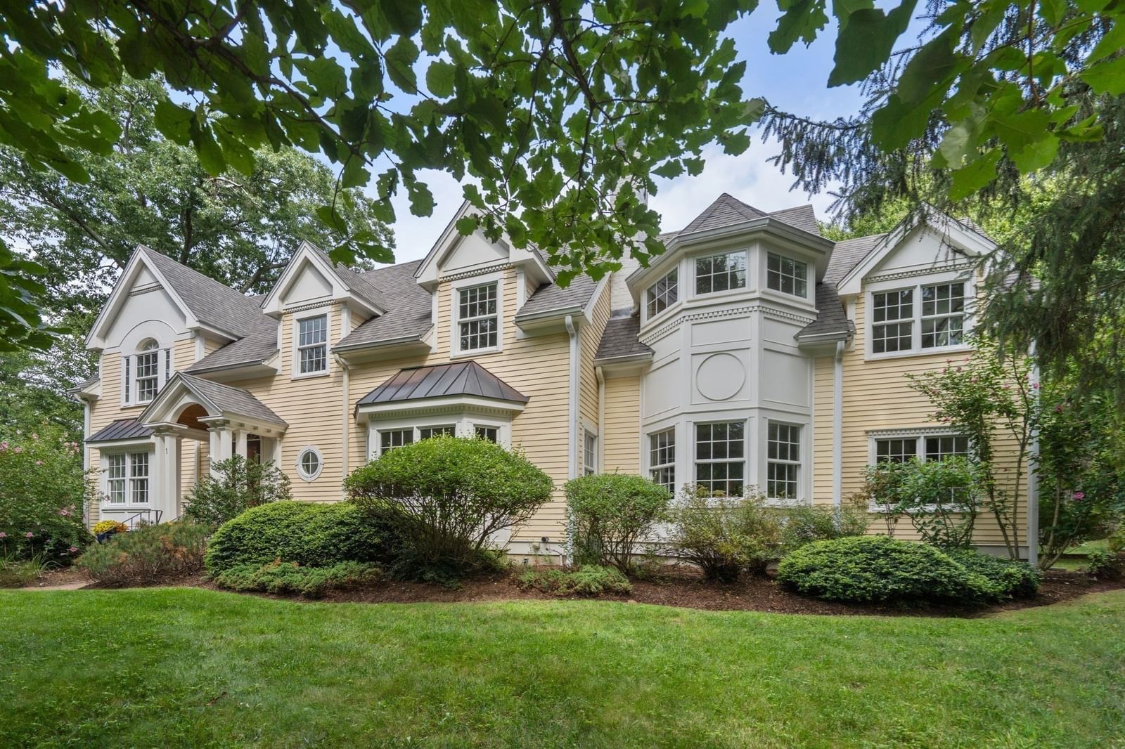 1 Kenilworth Circle Wellesley — Photo 2 of 36