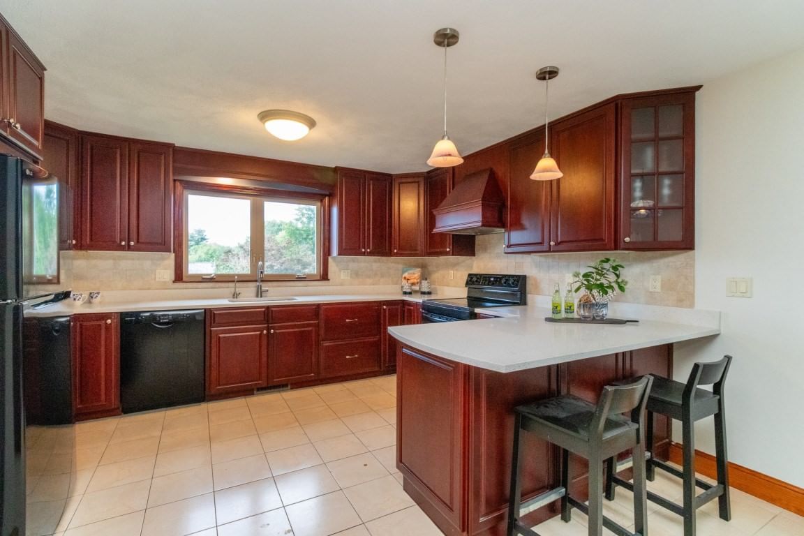 2 Mccarthy Dr Burlington — Photo 13 of 42