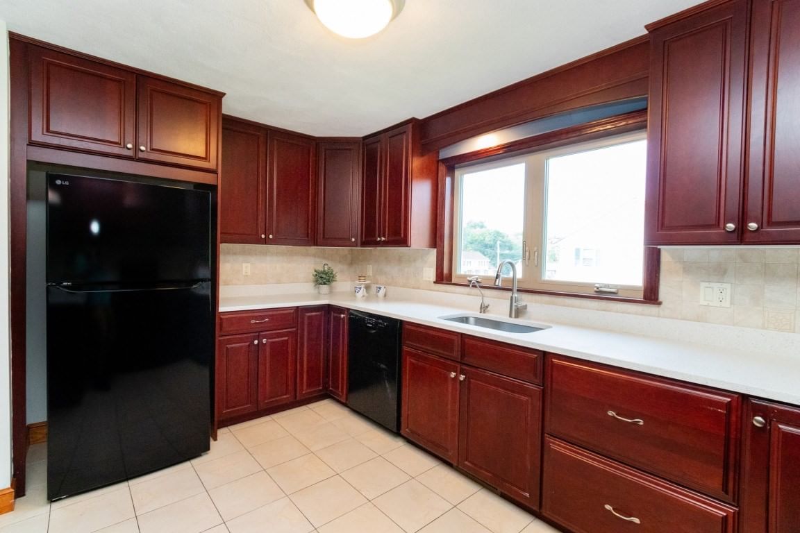 2 Mccarthy Dr Burlington — Photo 15 of 42