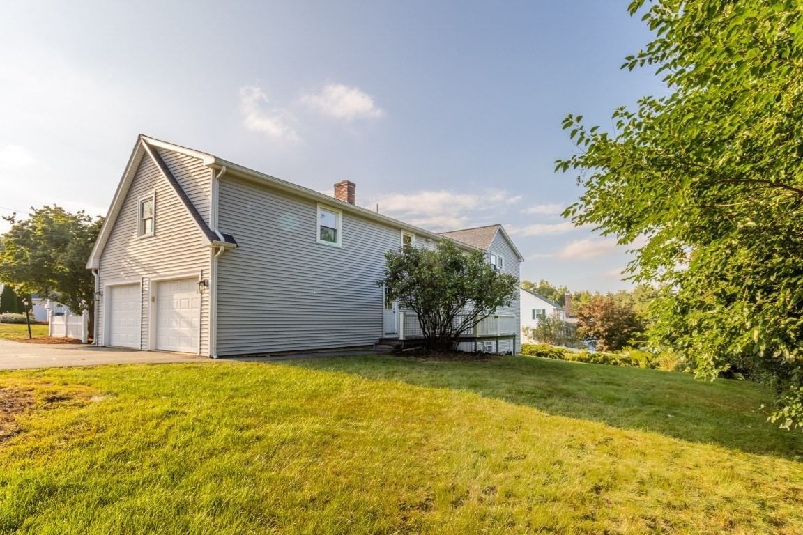 2 Mccarthy Dr Burlington — Photo 3 of 42
