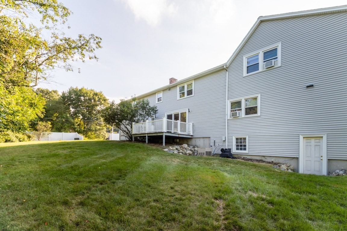 2 Mccarthy Dr Burlington — Photo 4 of 42