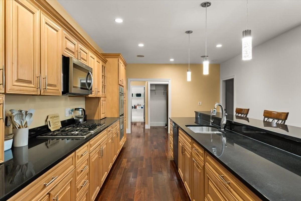8 Rockmeadow Drive East Bridgewater — Photo 7 of 41
