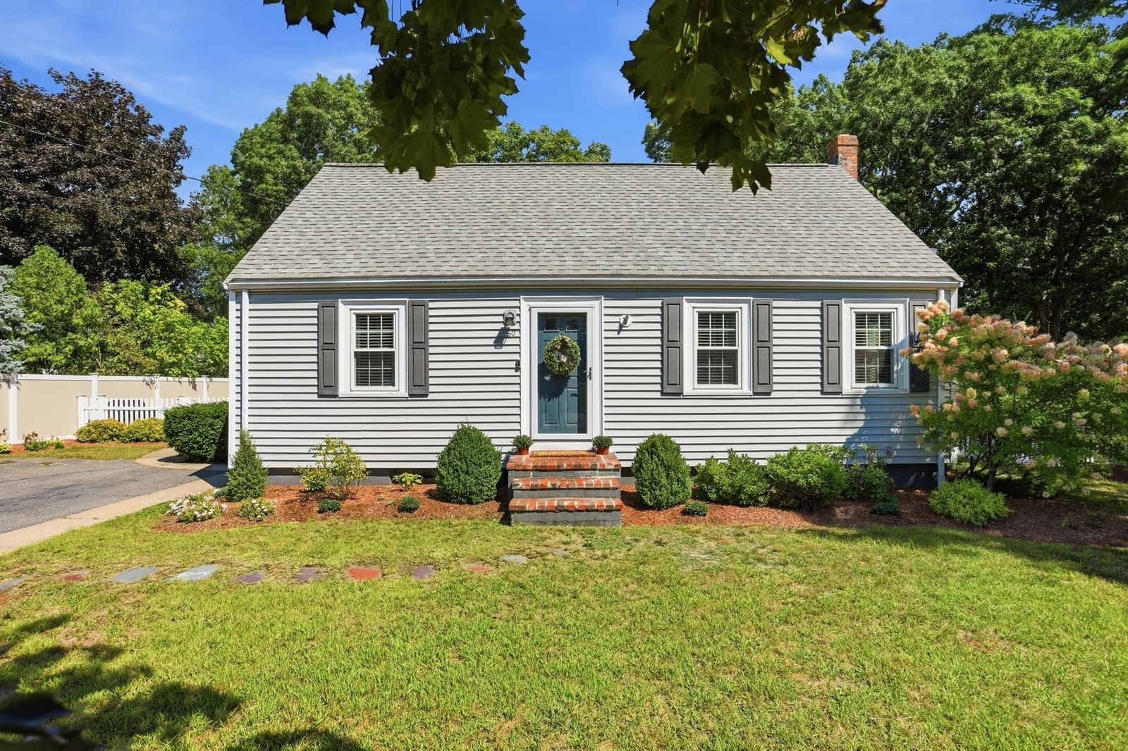 60 Bellflower Rd Billerica — Photo 2 of 42
