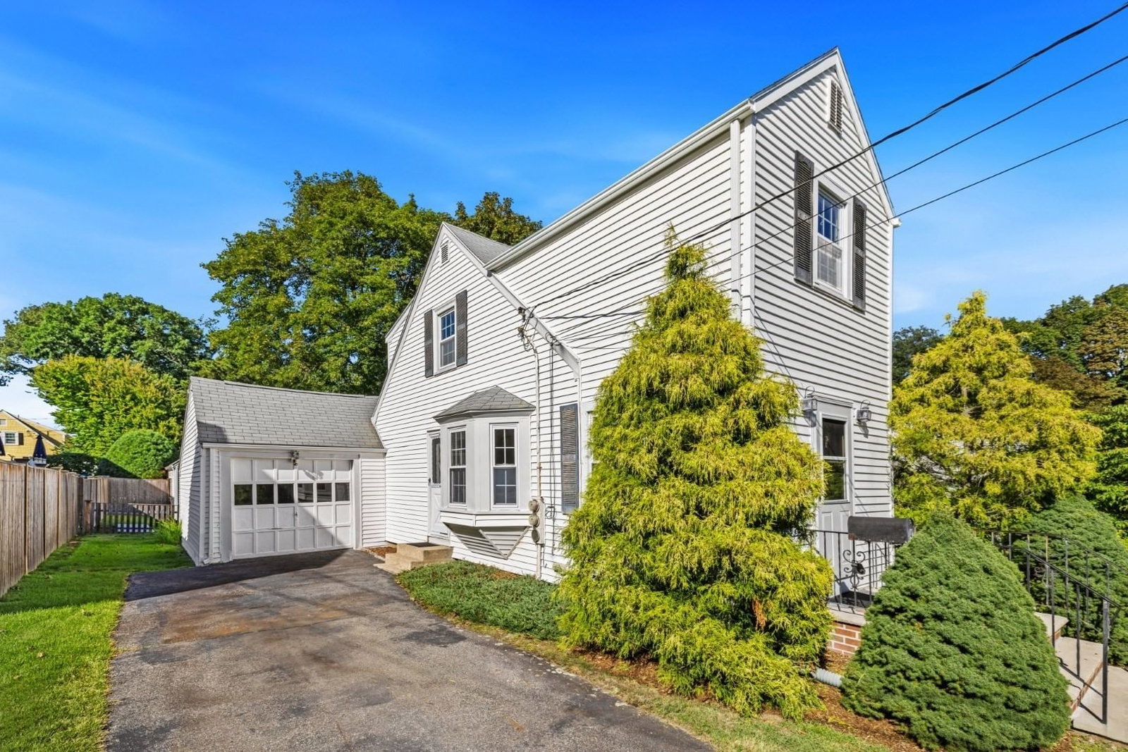 4 Stanton Road Stoneham — Photo 2 of 42