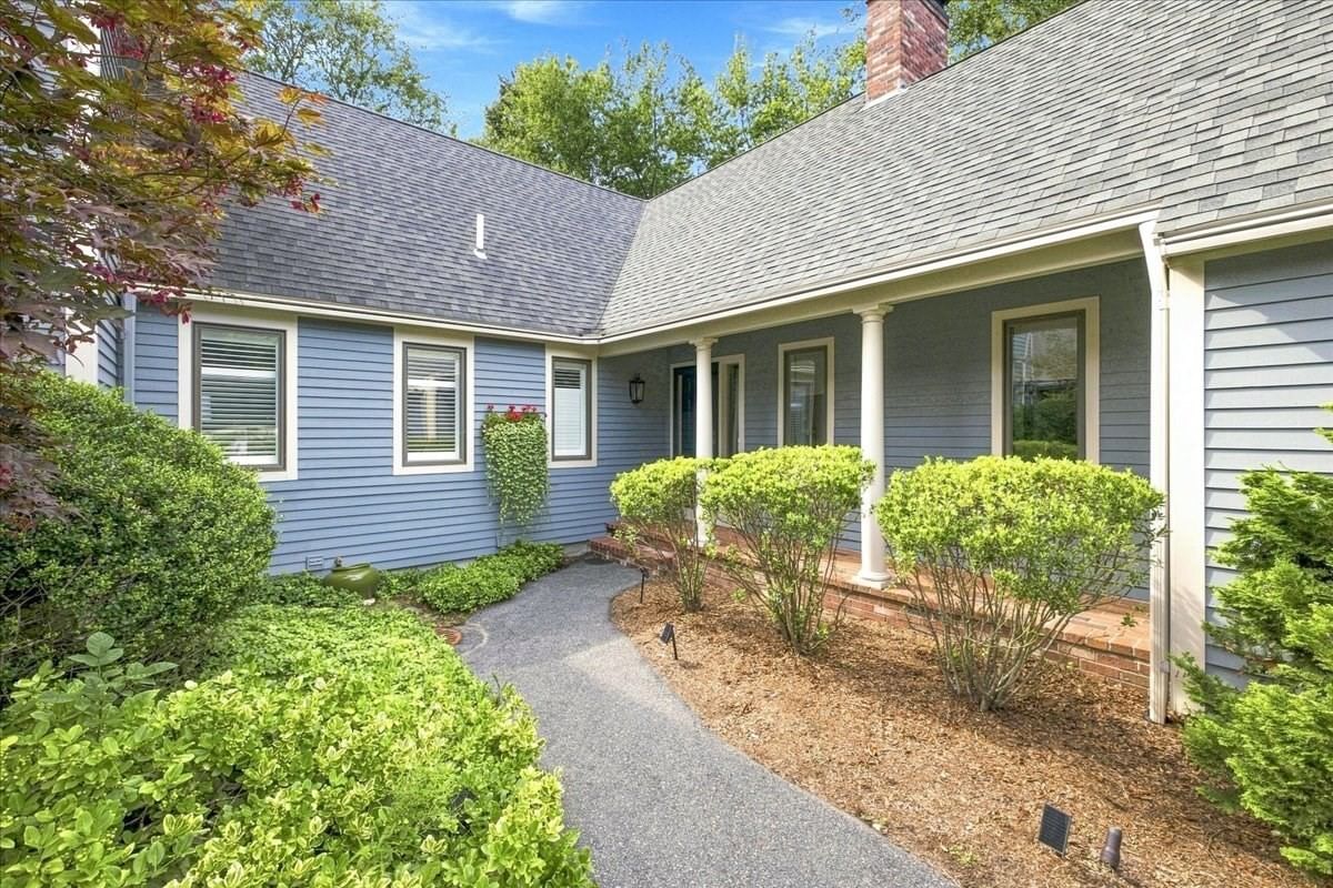 100 Pond St #34 Cohasset — Photo 2 of 37