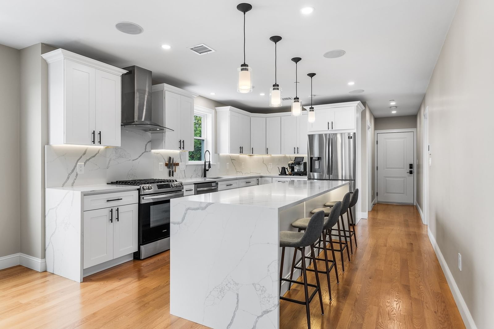 170 Bradford St #3 Everett — Photo 1 of 33