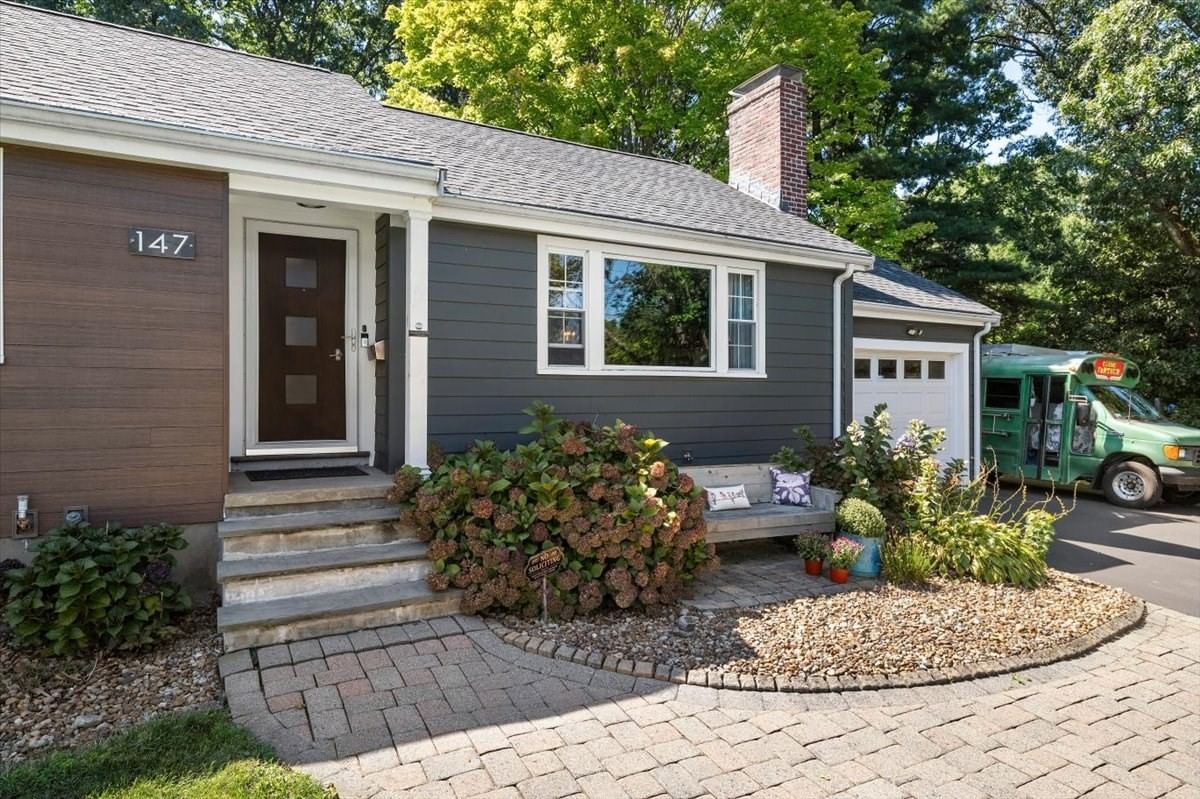 147 Howe Street Natick — Photo 3 of 32