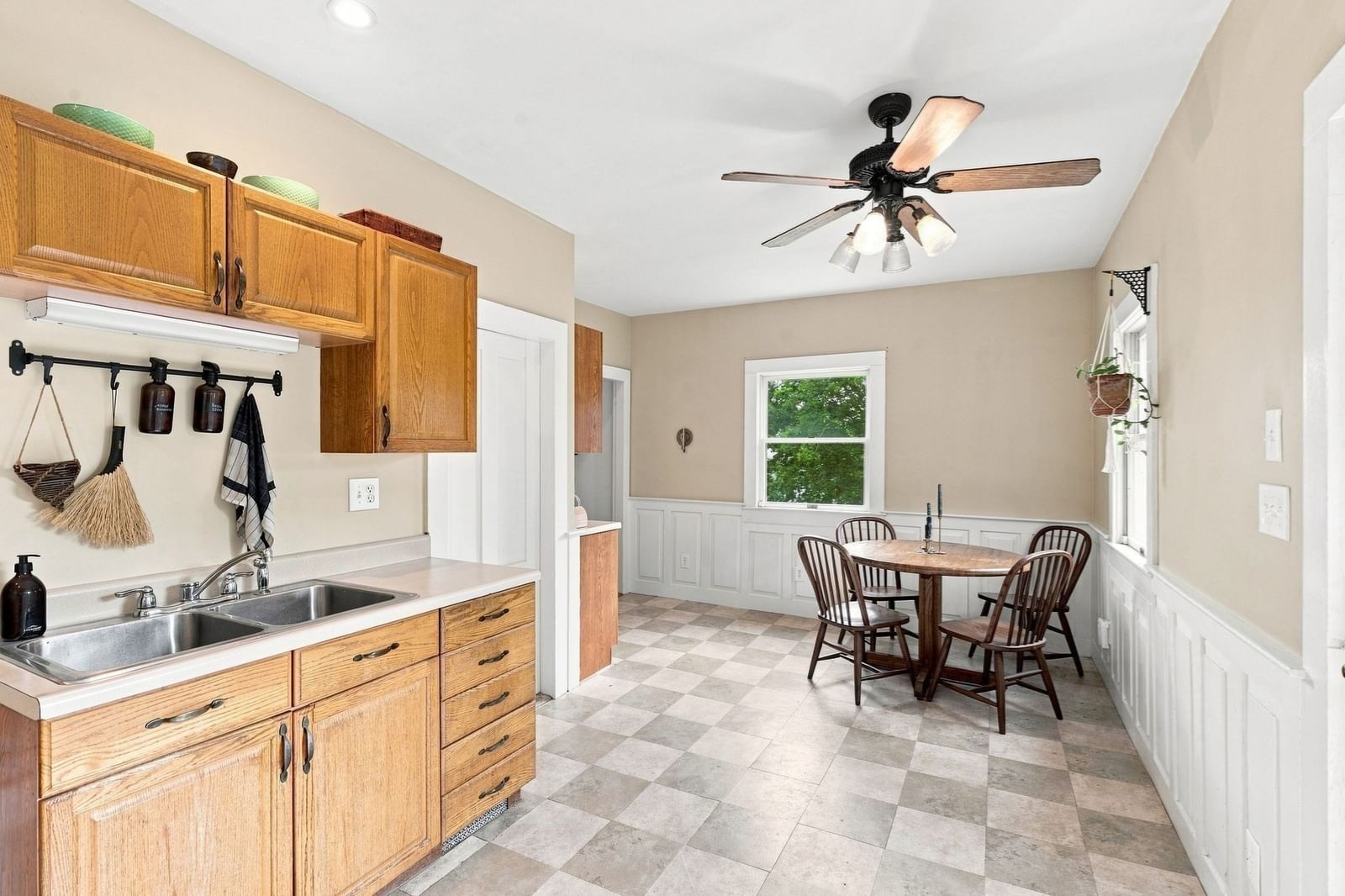 13 Phillips St Salem — Photo 12 of 41