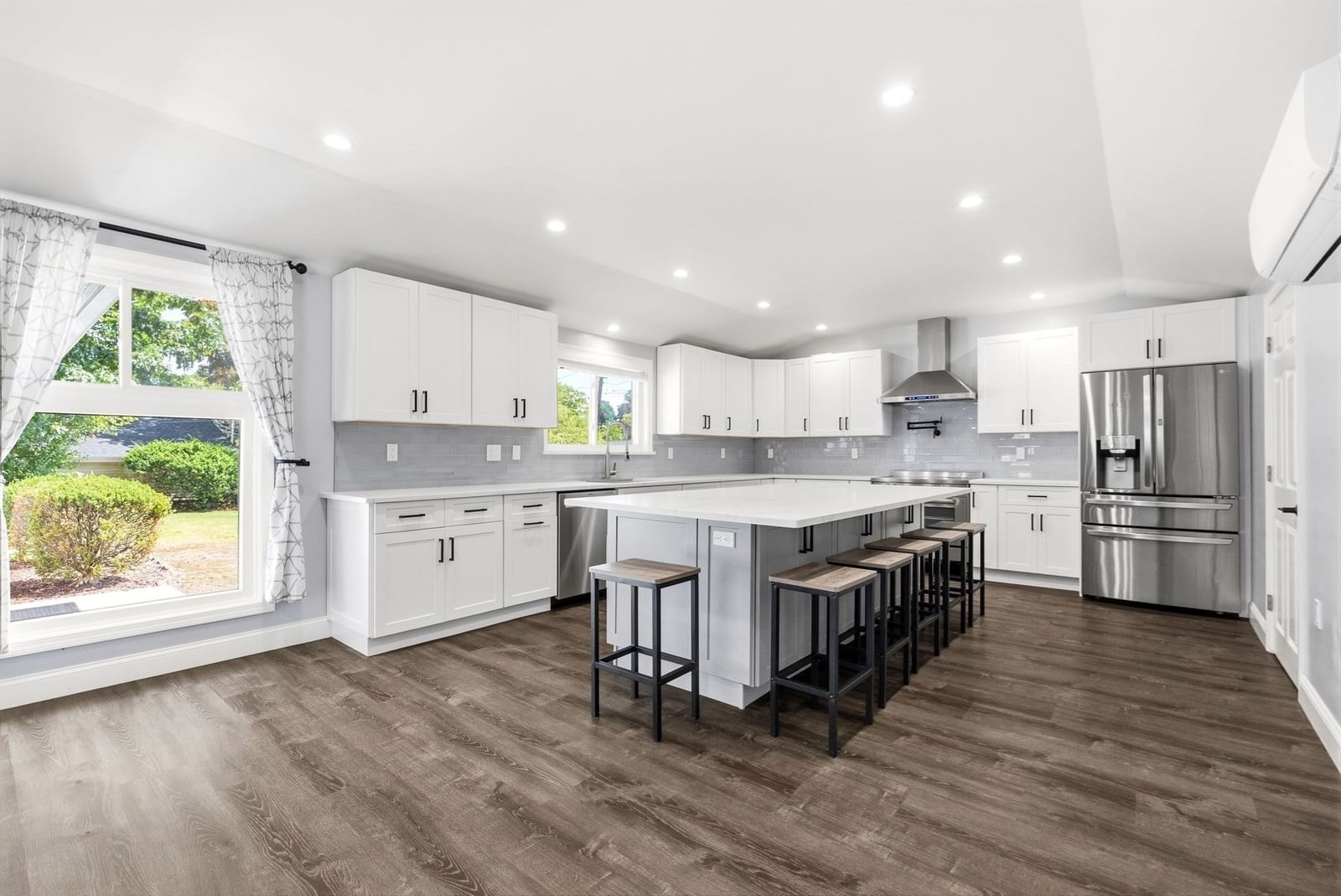 23 Joseph Rd Framingham — Photo 2 of 42