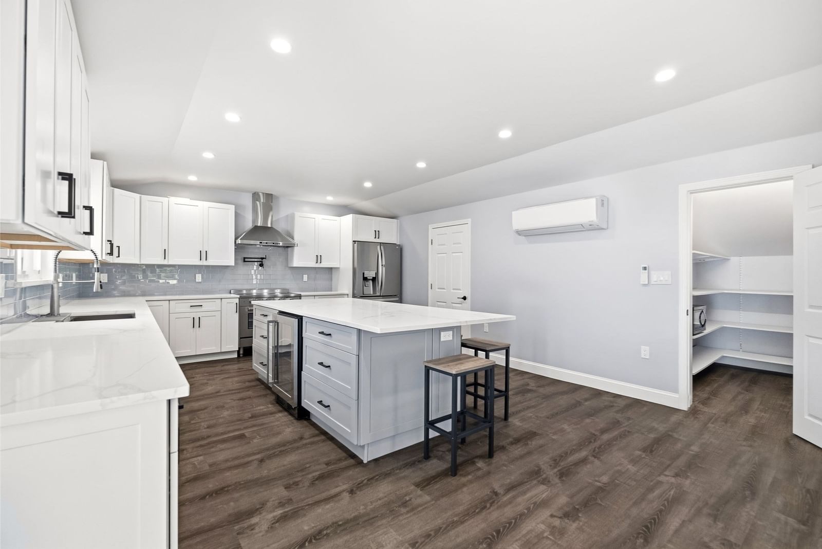 23 Joseph Rd Framingham — Photo 3 of 42