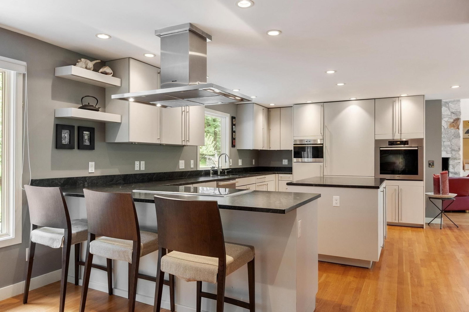 2 Sutton Pl Acton — Photo 3 of 42