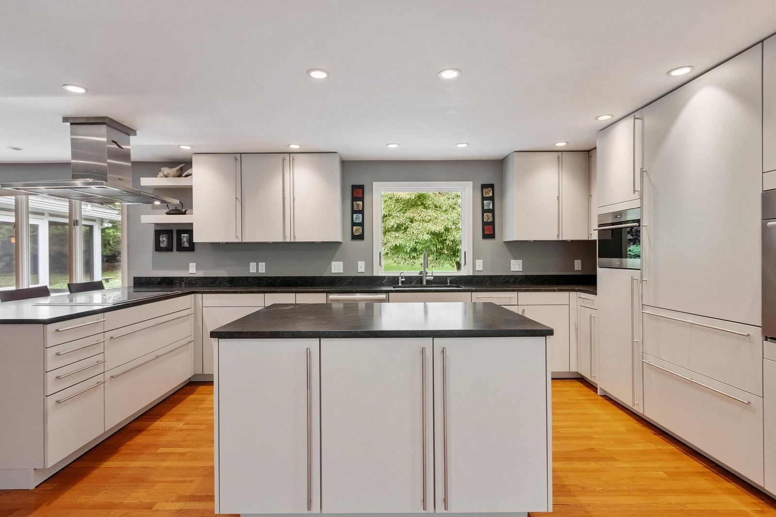 2 Sutton Pl Acton — Photo 4 of 42