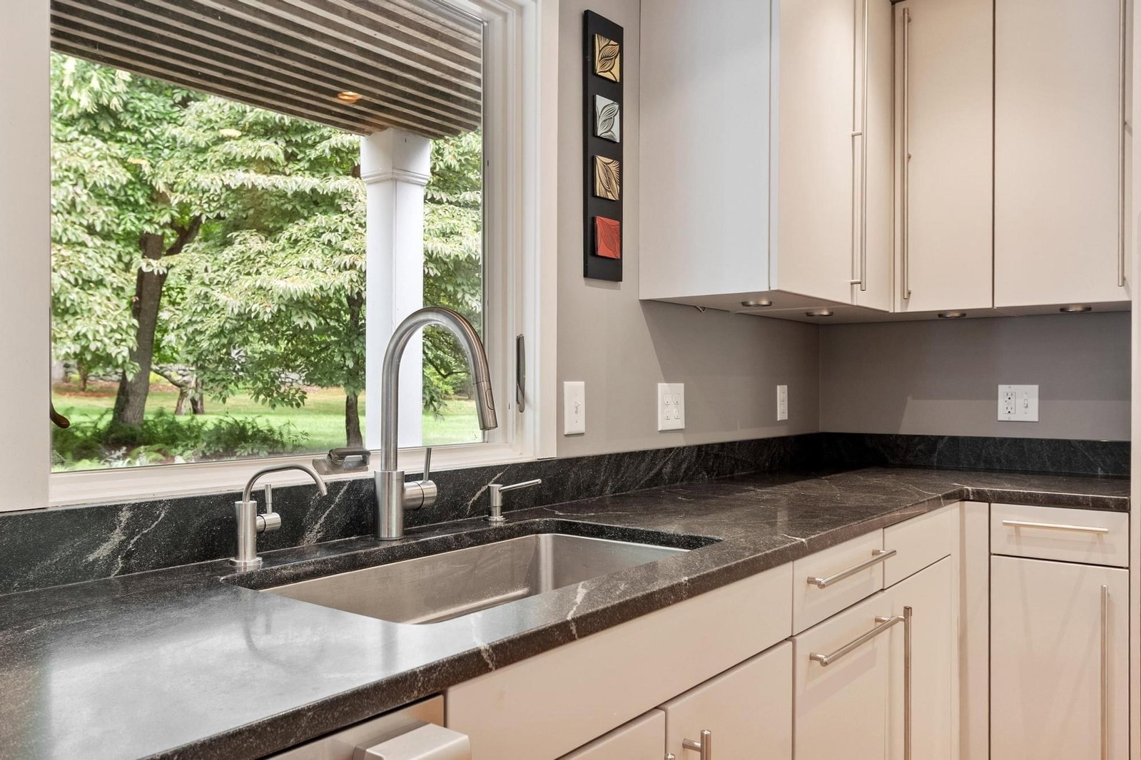 2 Sutton Pl Acton — Photo 6 of 42