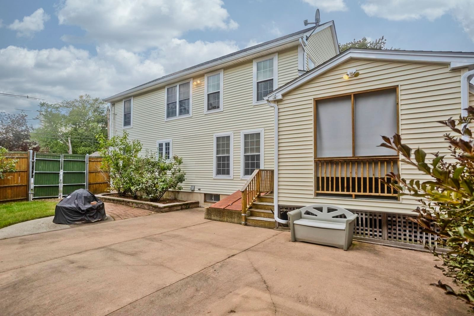 76 Somers Road East Longmeadow — Photo 26 of 41