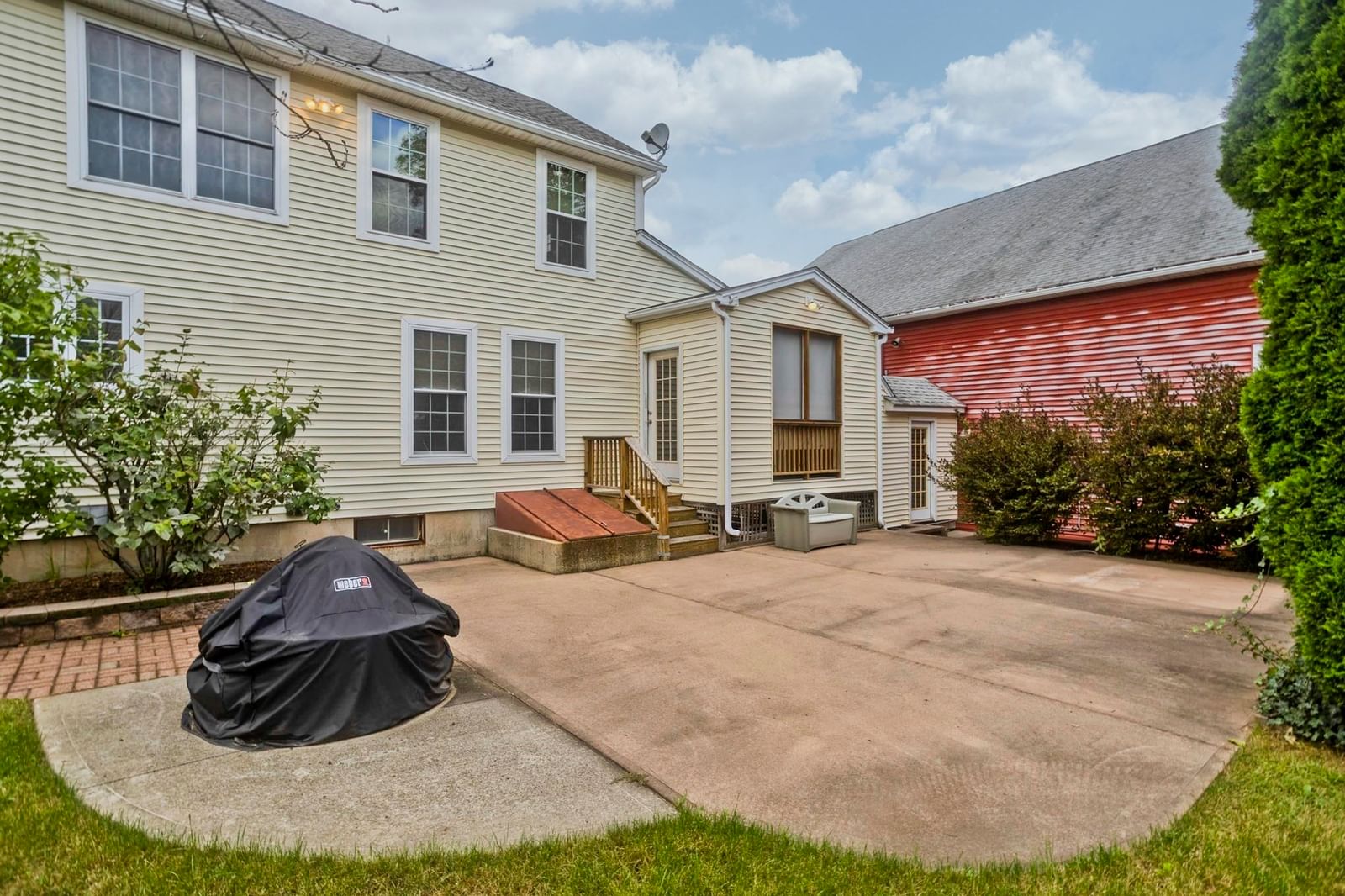 76 Somers Road East Longmeadow — Photo 27 of 41