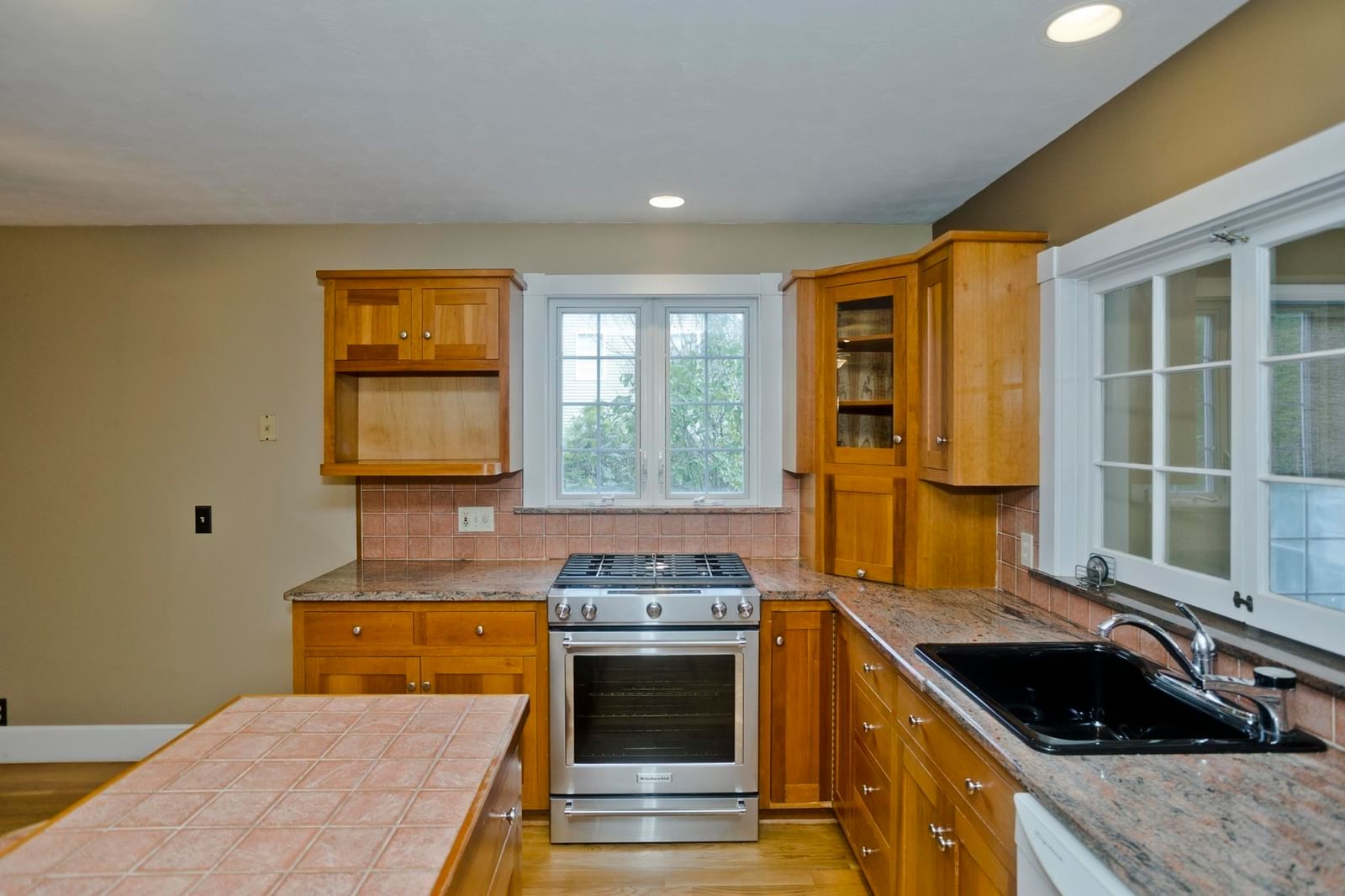 76 Somers Road East Longmeadow — Photo 3 of 41