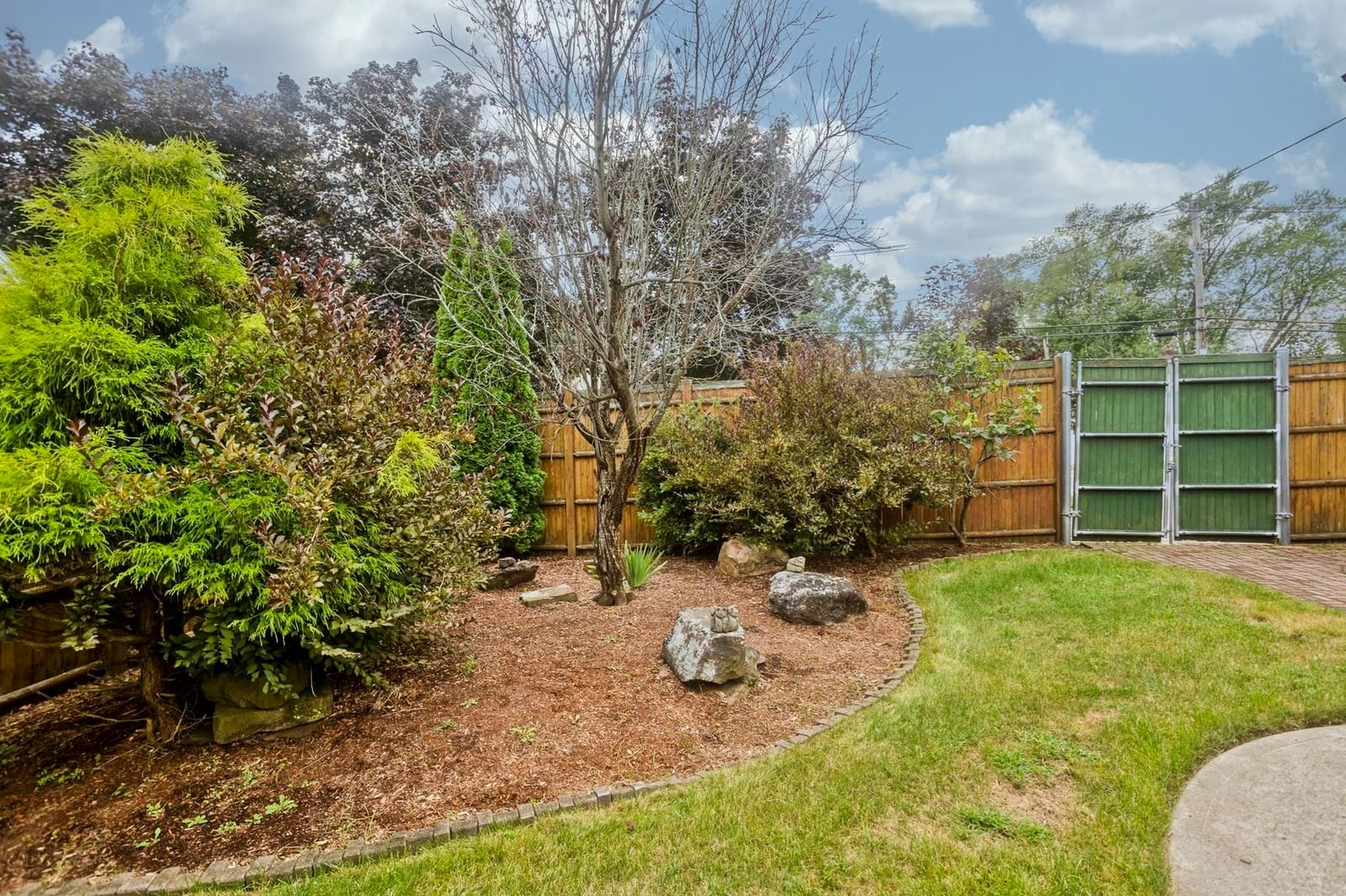 76 Somers Road East Longmeadow — Photo 30 of 41