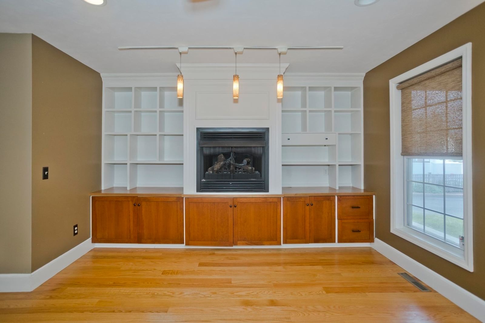 76 Somers Road East Longmeadow — Photo 6 of 41