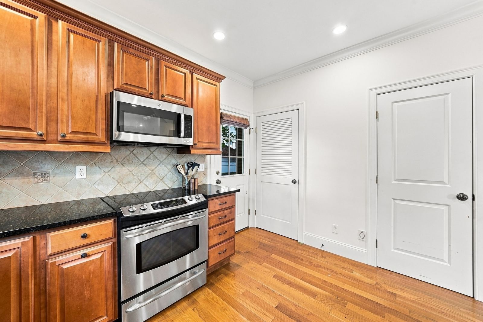 426 Main St #1 Waltham — Photo 10 of 34