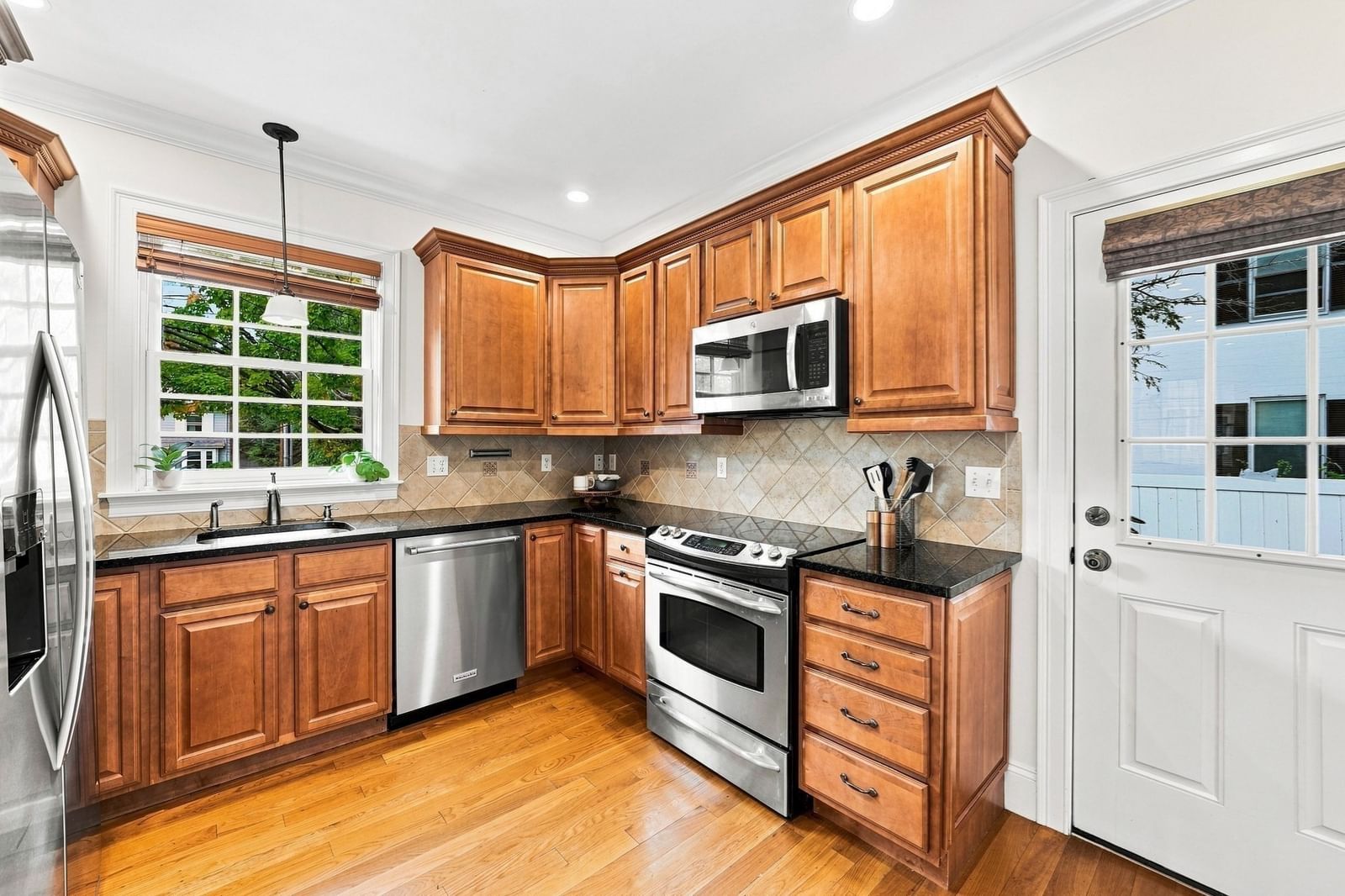 426 Main St #1 Waltham — Photo 8 of 34