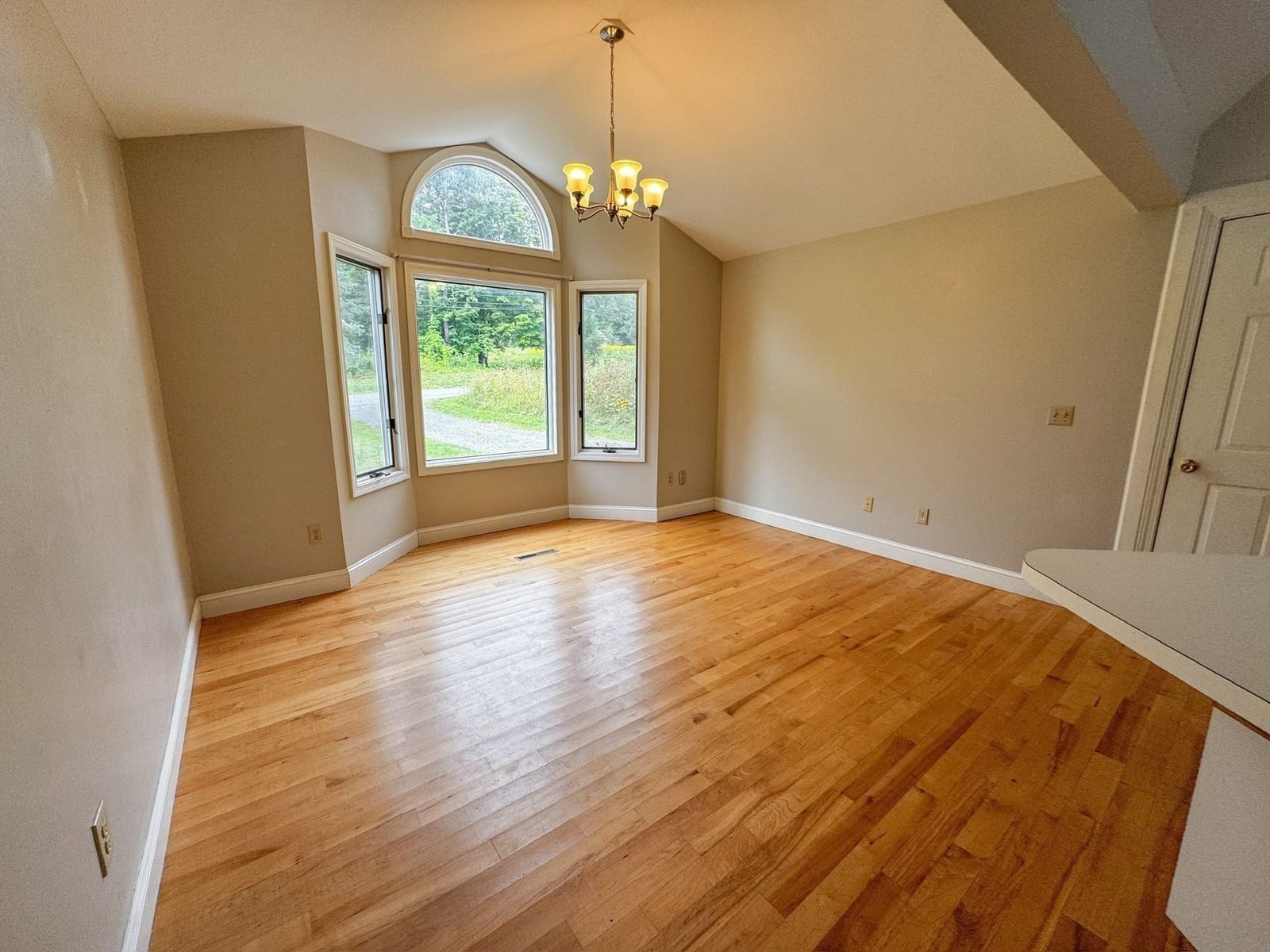 105-107 North Valley Rd Pelham — Photo 4 of 42