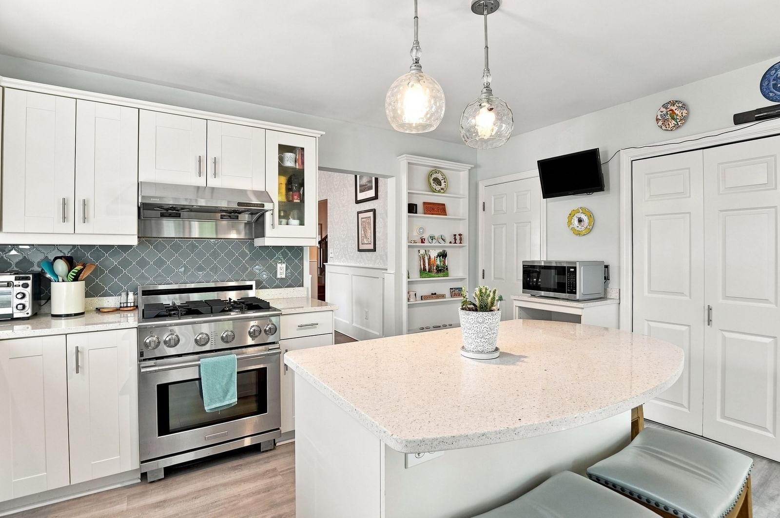 181 Cabot St #B Newton — Photo 2 of 31