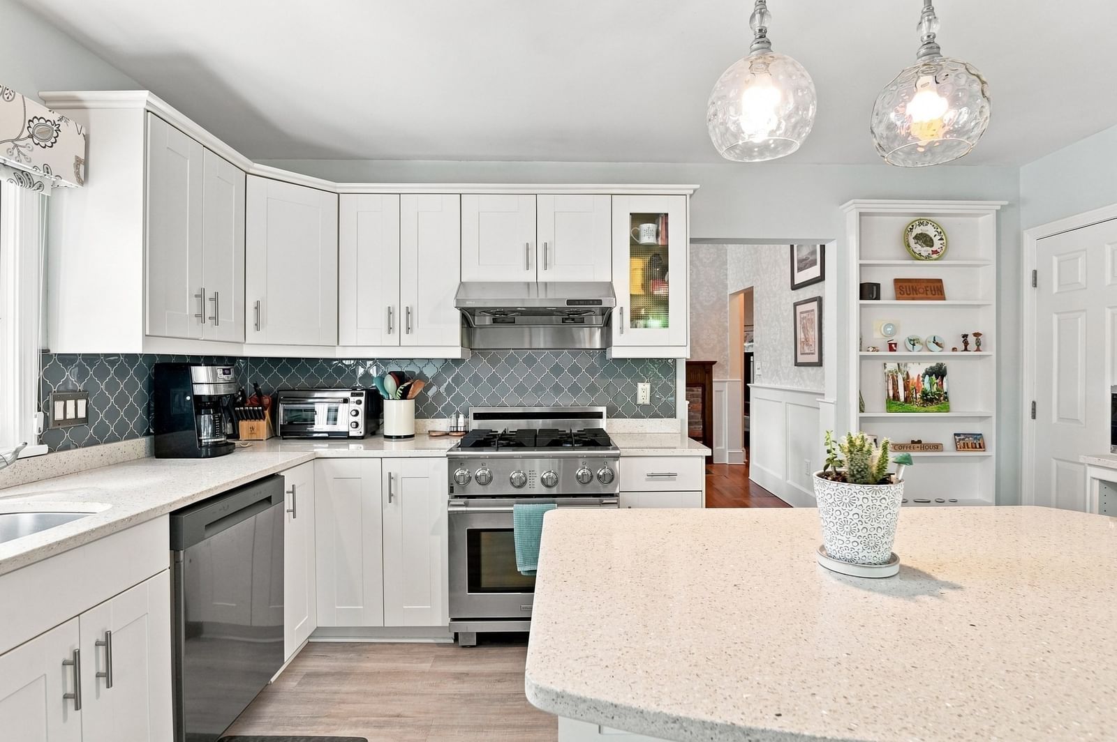 181 Cabot St #B Newton — Photo 3 of 31