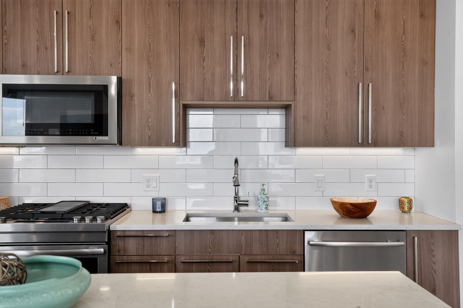 232 Old Colony Ave #506a Boston — Photo 3 of 18