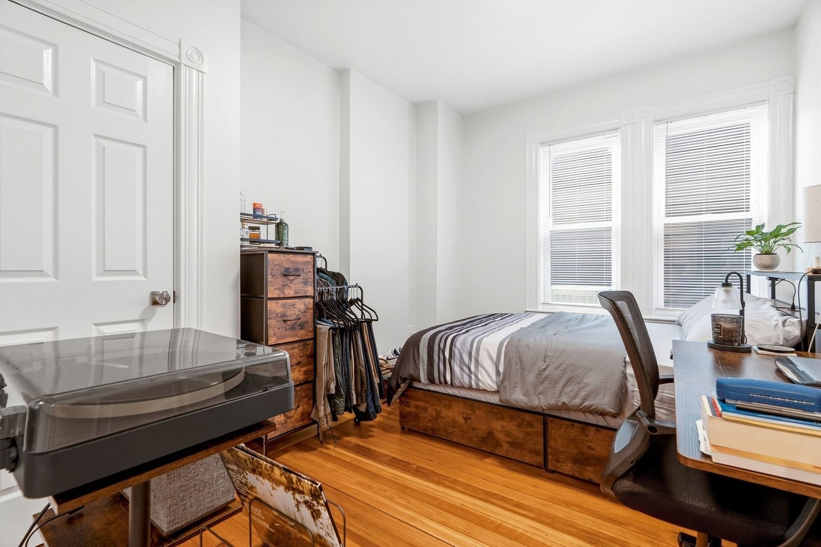 370-372 Centre St Boston — Photo 9 of 40