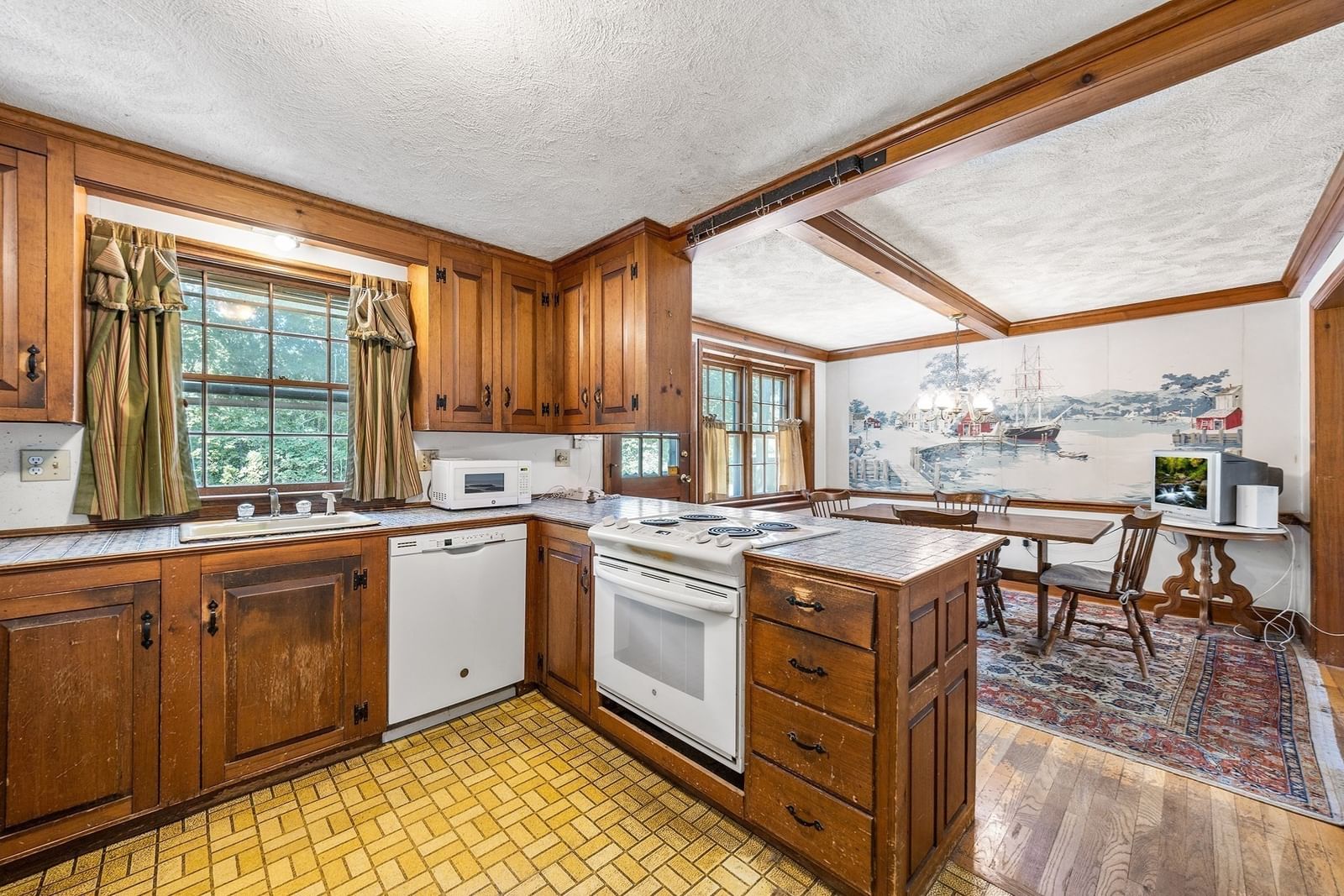 41 Academy Ave Weymouth — Photo 10 of 20