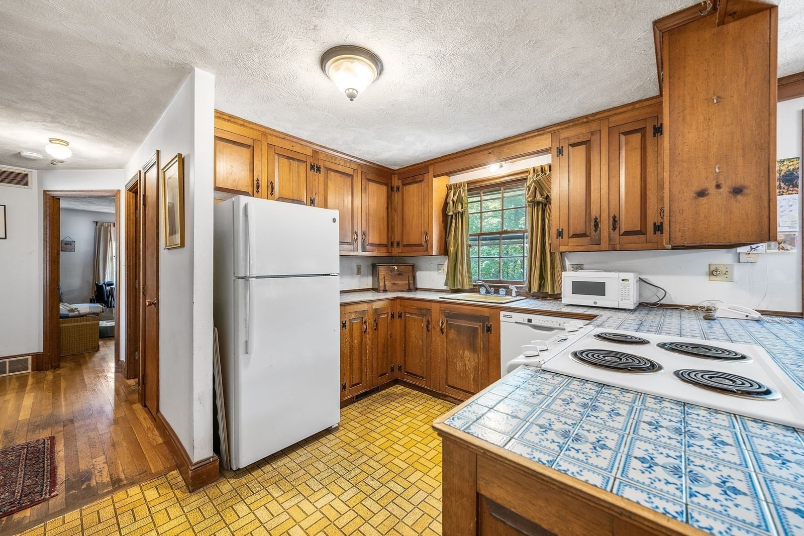 41 Academy Ave Weymouth — Photo 11 of 20