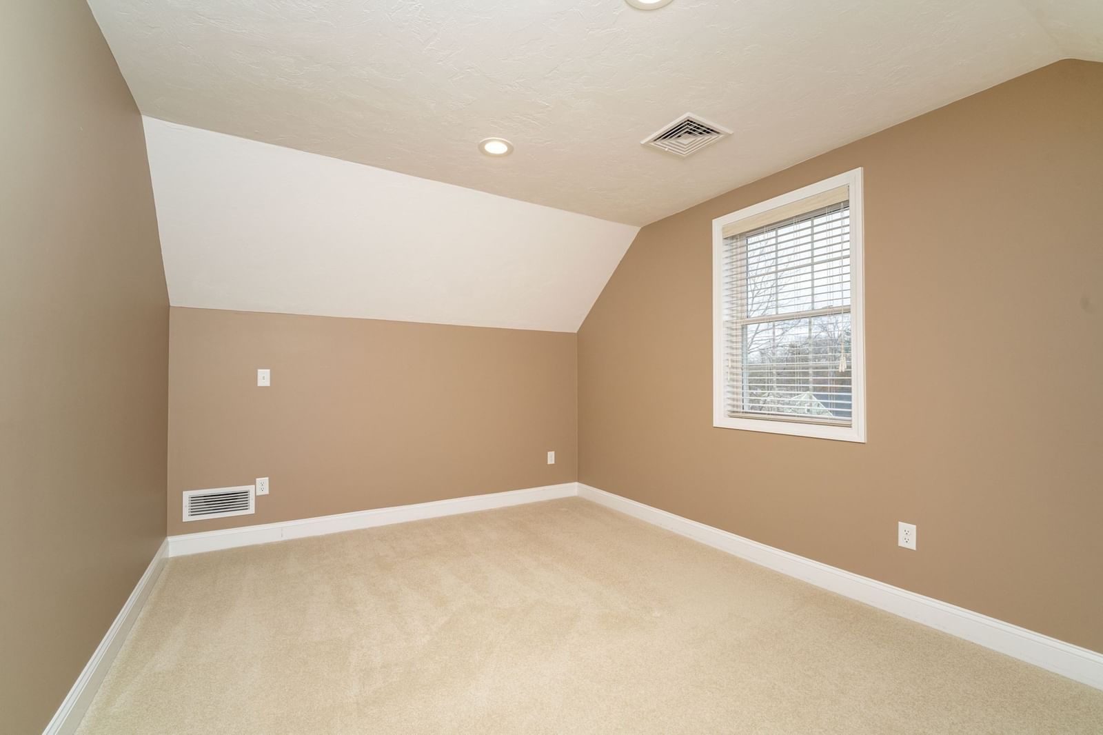 28. Woodlawn Ave Billerica — Photo 19 of 31