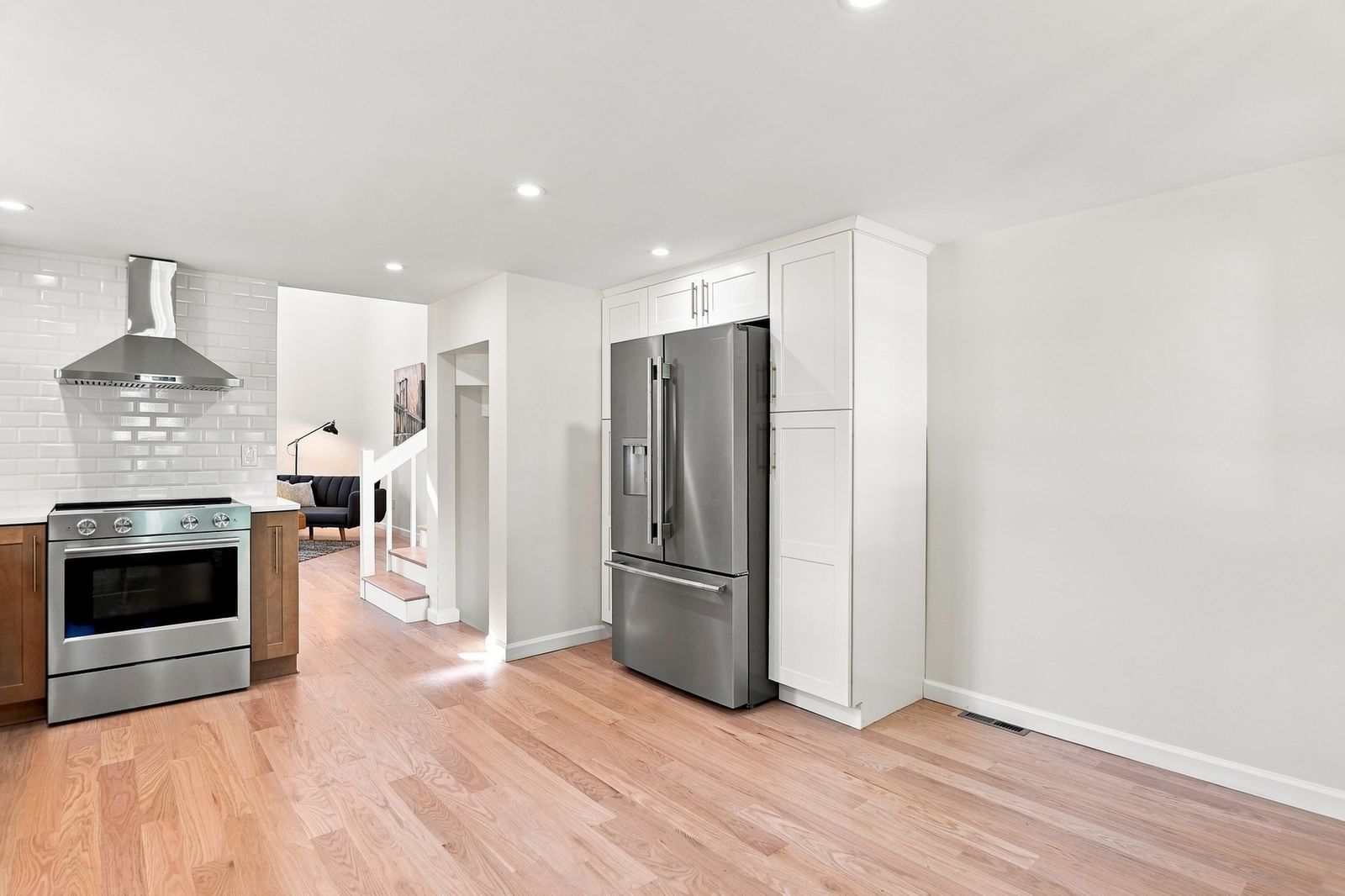 27 Robert Rd Stoughton — Photo 4 of 28