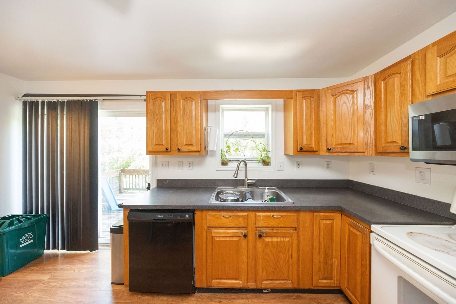 14 Sherburne Ave Worcester — Photo 3 of 19
