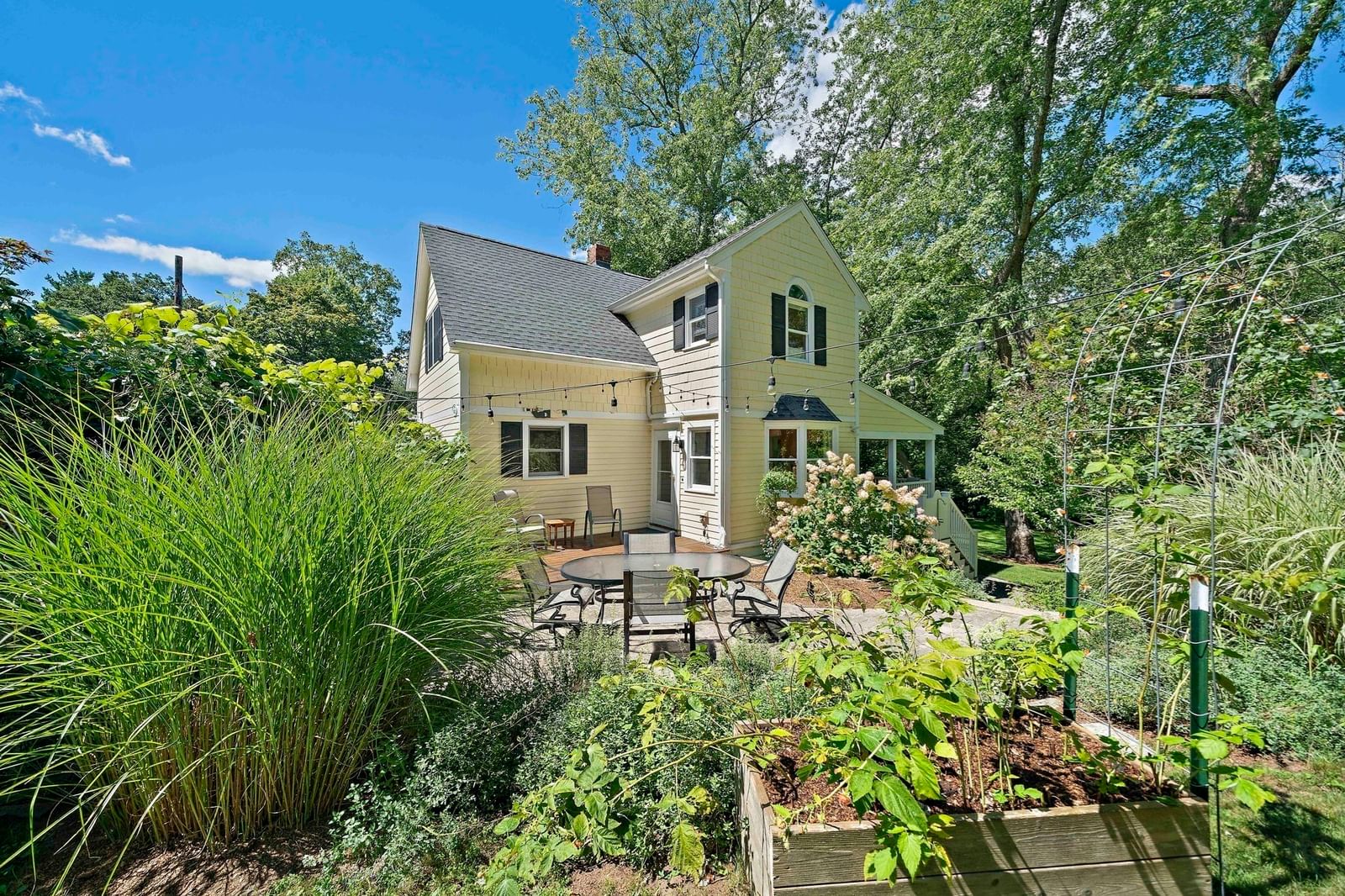 16 Oakland Ave Hanover — Photo 2 of 26