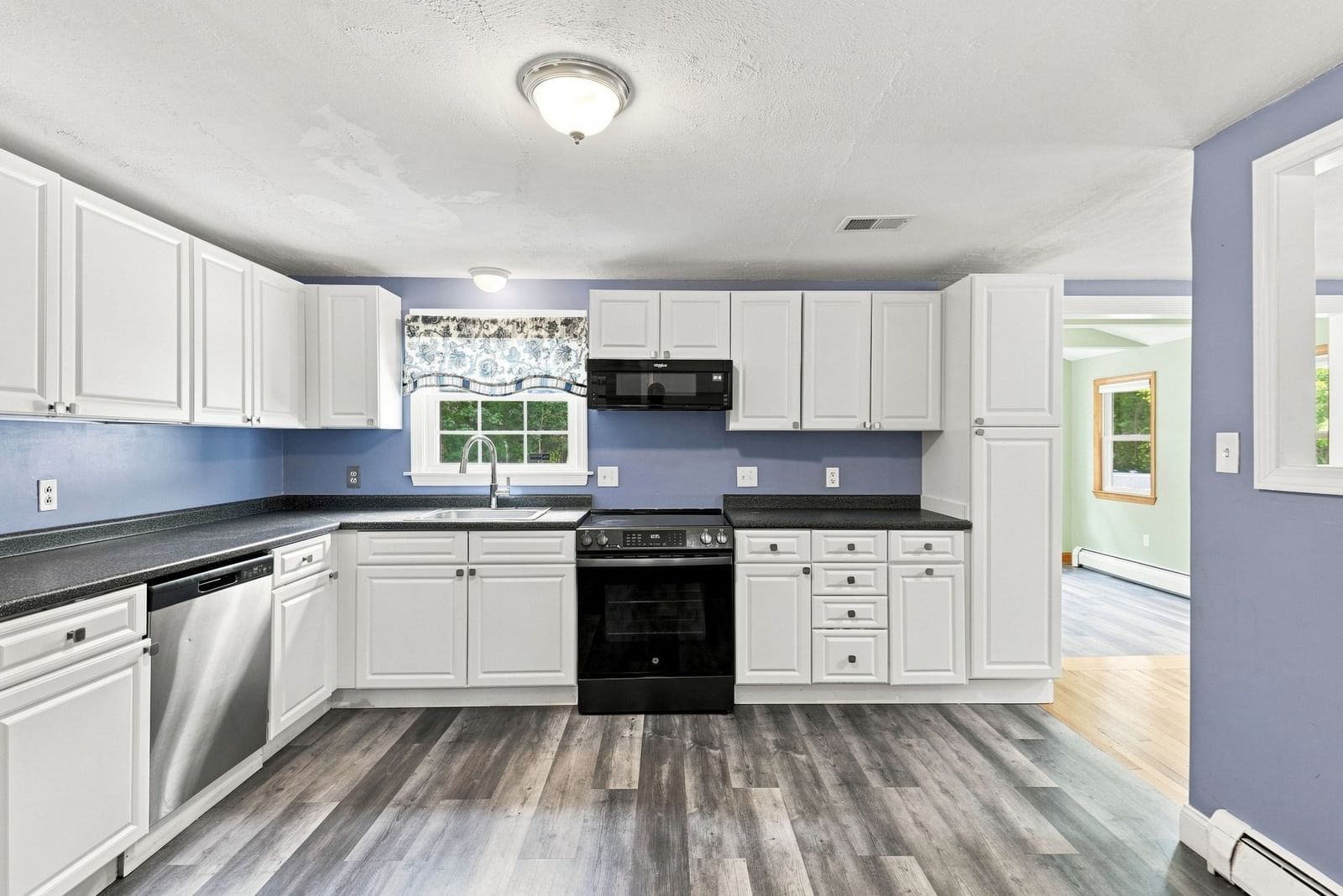 8 Victory Rd Billerica — Photo 5 of 40