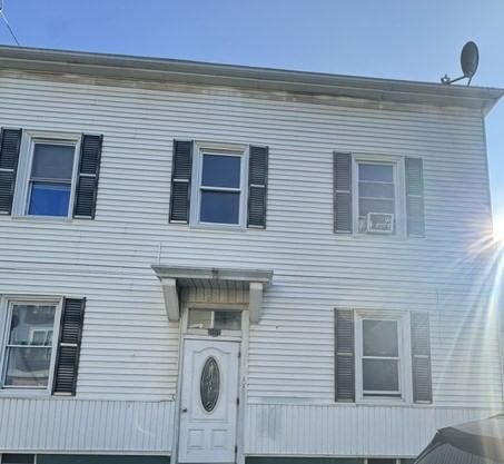 307 Maverick St Boston — Photo 3 of 17